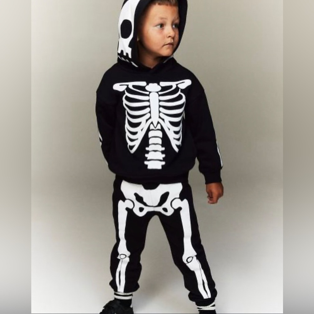 H&M Black and White Halloween Skeleton Kids Hoodie Set
- 18/24m